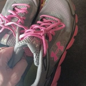 Under Armor women tennis shoes